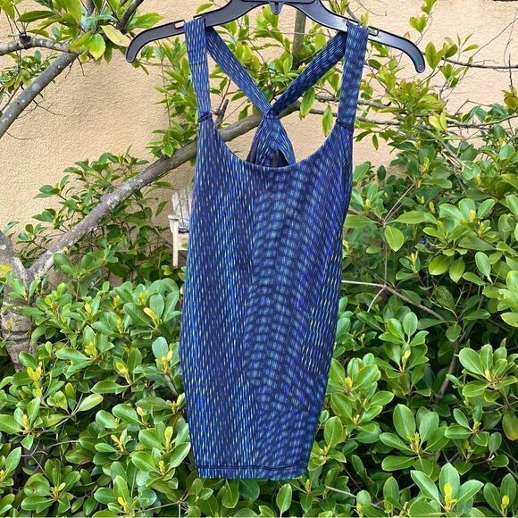Ivy Park Black/Blue/Green Abstract Pattern Athletic Workout Tank Large. EUC! - Picture 1 of 5